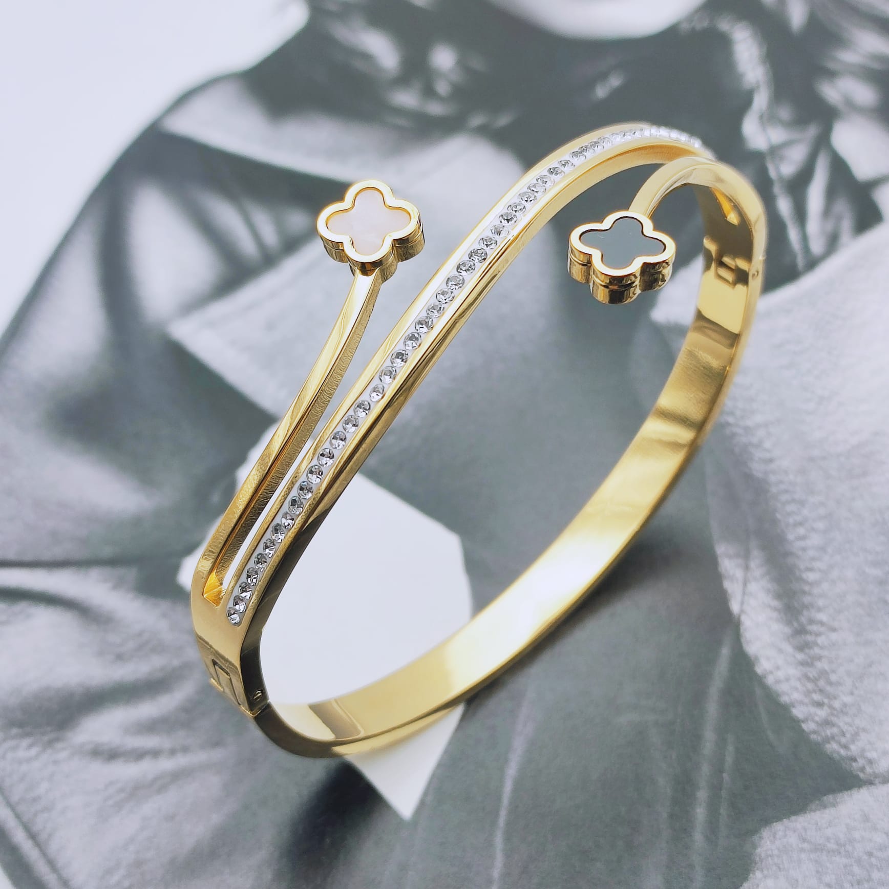 Gold Clover Leaf Bangle